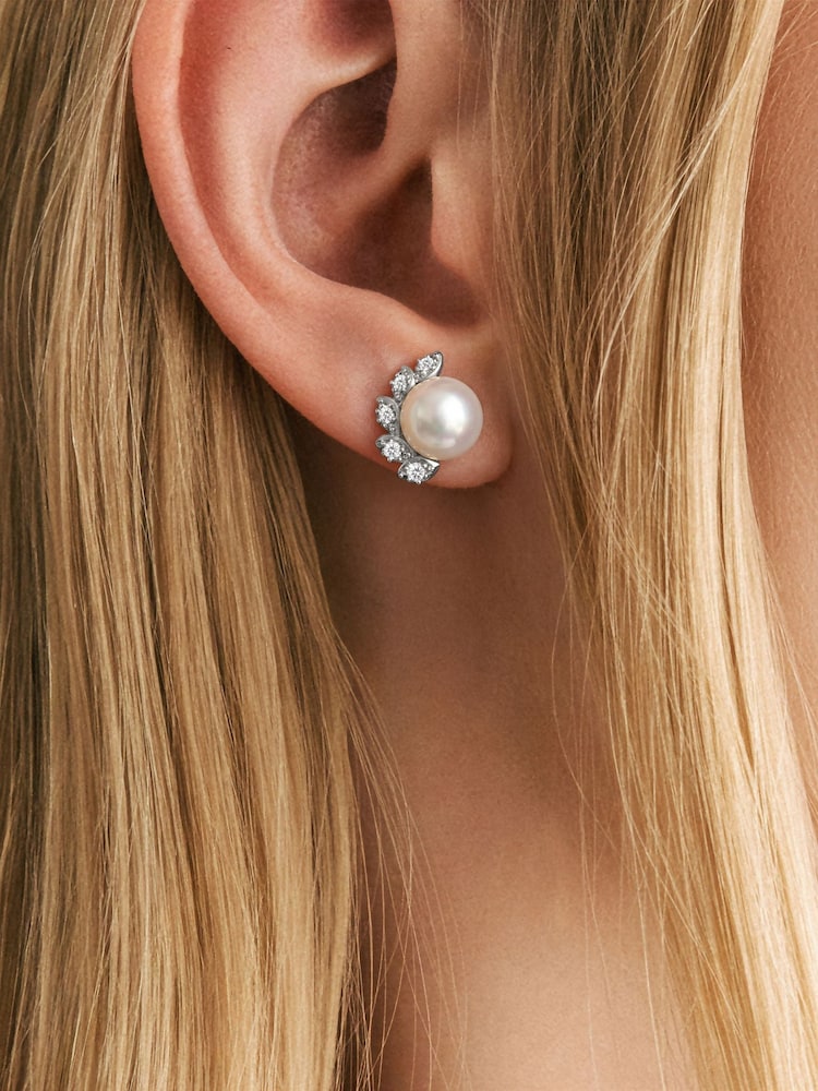 The Diamond Store White Eden 7.5mm Round Pearl and Lab Diamond Stud Earrings in Sterling Silver - Image 8 of 8 The Diamond Store White Eden 7.5mm Round Pearl and Lab Diamond Stud Earrings in Sterling Silver - Image 8 of 8