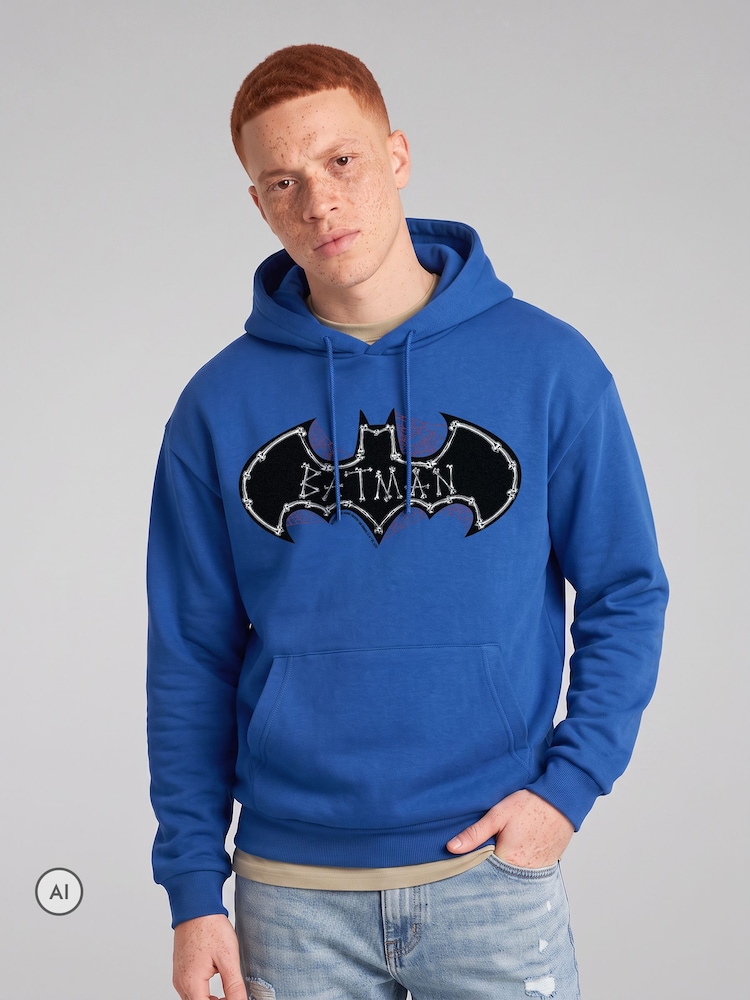 All + Every Sweat à capuche Batman gothique avec logo chauve-souris et os effrayants, style Halloween - Image 2 sur 4 All + Every Sweat à capuche Batman gothique avec logo chauve-souris et os effrayants, style Halloween - Image 2 sur 4