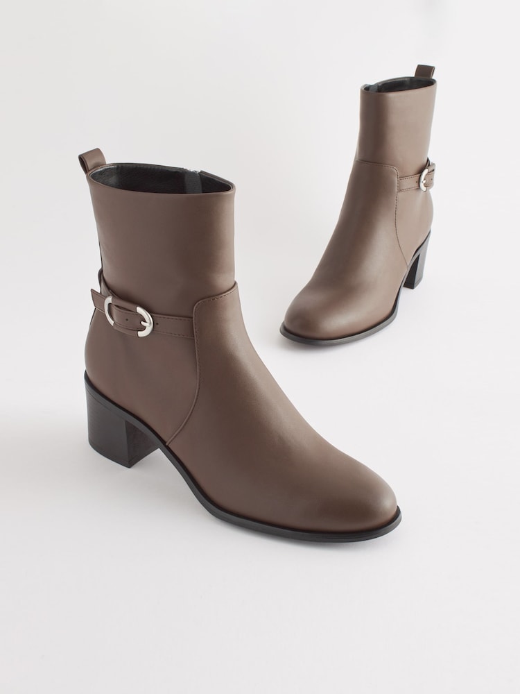 Čokoladno rjava - Gležnjarji s peto in zaponko Forever Comfort® - Slika 2 iz 5