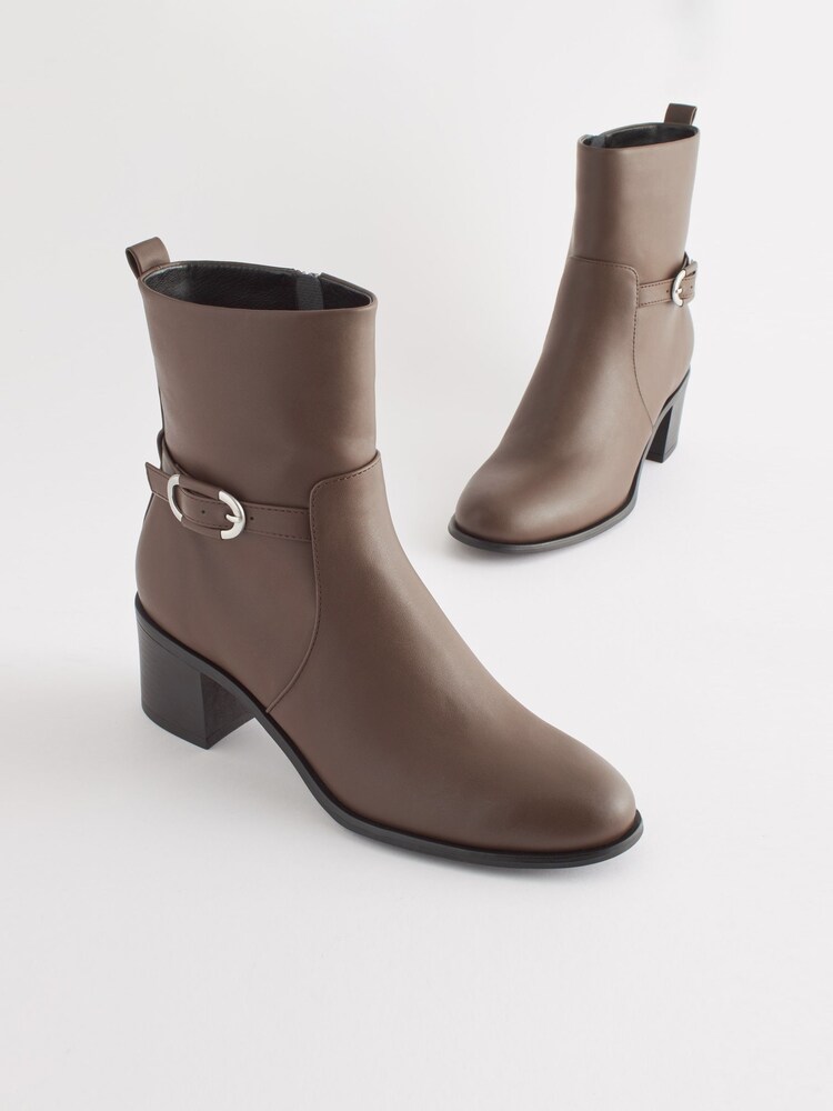 Čokoladno rjava - Gležnjarji s peto in zaponko Forever Comfort® - Slika 2 iz 5 Čokoladno rjava - Gležnjarji s peto in zaponko Forever Comfort® - Slika 2 iz 5