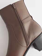 Čokoladno rjava - Gležnjarji s peto in zaponko Forever Comfort® - Slika 4 iz 5