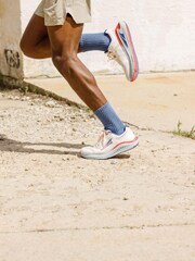 Altra Mens Paradigm 7 White Trainers - Image 7 of 7