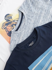 Marineblau Fahrzeuge-Textur​​​​​​​ - Kurzarm-T-Shirts in normaler Passform mit Grafikdruck, 3er-Pack (3–16 J.) - Bild 5 von 5