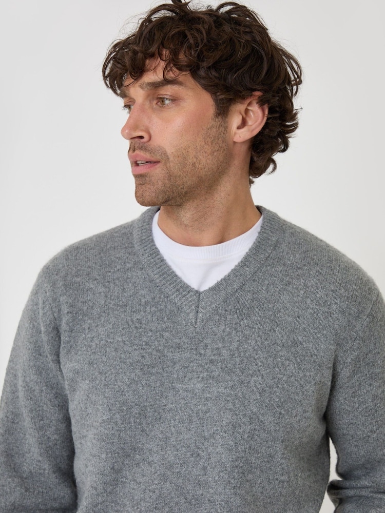 Threadbare Grey Soft V-Neck Jumper - Image 4 of 4 Threadbare Grey Soft V-Neck Jumper - Image 4 of 4