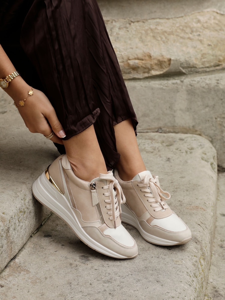 أحذية رياضية بكعب عريض Aylin مزود بسحاب وتفاصيل و ألوان متعارضة من Linzi - صورة 1 من 1