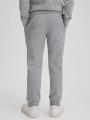 Gris suave - Pantalones de chándal con cordón ajustable de punto entrelazado Premier de Reiss - Imagen 5 de 6