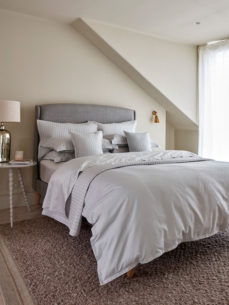 Christy Platinum Riley Luxury 400TC 100% Cotton Jacquard Duvet Set - Image 1 of 4