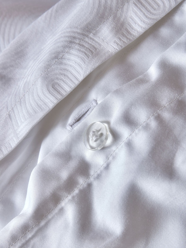 Christy White Riley Luxury 400 Thread Count 100% Cotton Jacquard Cover and Pillowcase Set - Image 4 of 4