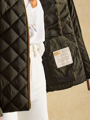 كاكي أخضر - معطف مبطن بتصميم ماسي مقاوم للماء Braemar Luxe من Joules - Image 5 of 13