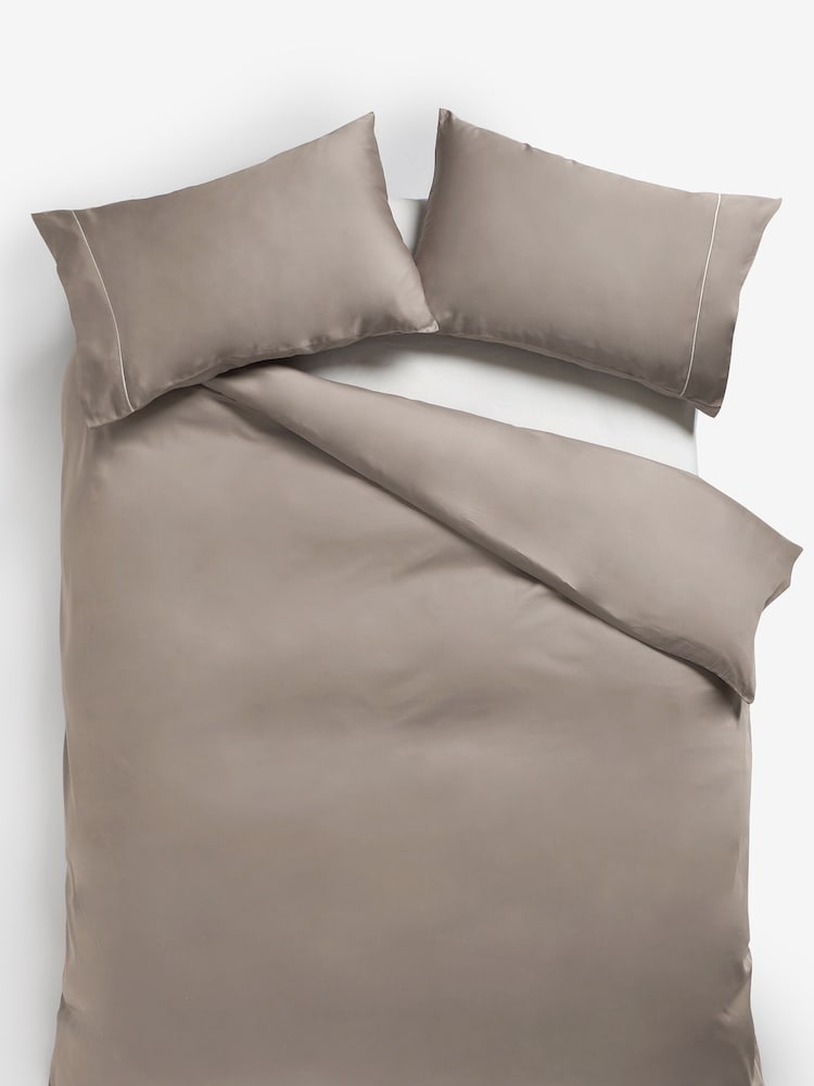 Mink Brown Collection Luxe 300 Thread Count 100% Cotton Sateen Satin Stitch Luxury Duvet Cover And Pillowcase Set - Image 6 of 6