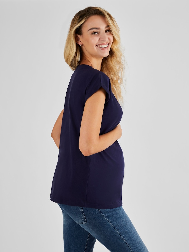 Marineblau/blau - JoJo Maman Bébé Umstandsmode Boyfriend-T-Shirt aus Baumwolle - Bild 2 von 5 Marineblau/blau - JoJo Maman Bébé Umstandsmode Boyfriend-T-Shirt aus Baumwolle - Bild 2 von 5