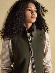 Зеленый - Joules Fairbourne Fleece Gilet - Image 10 of 12