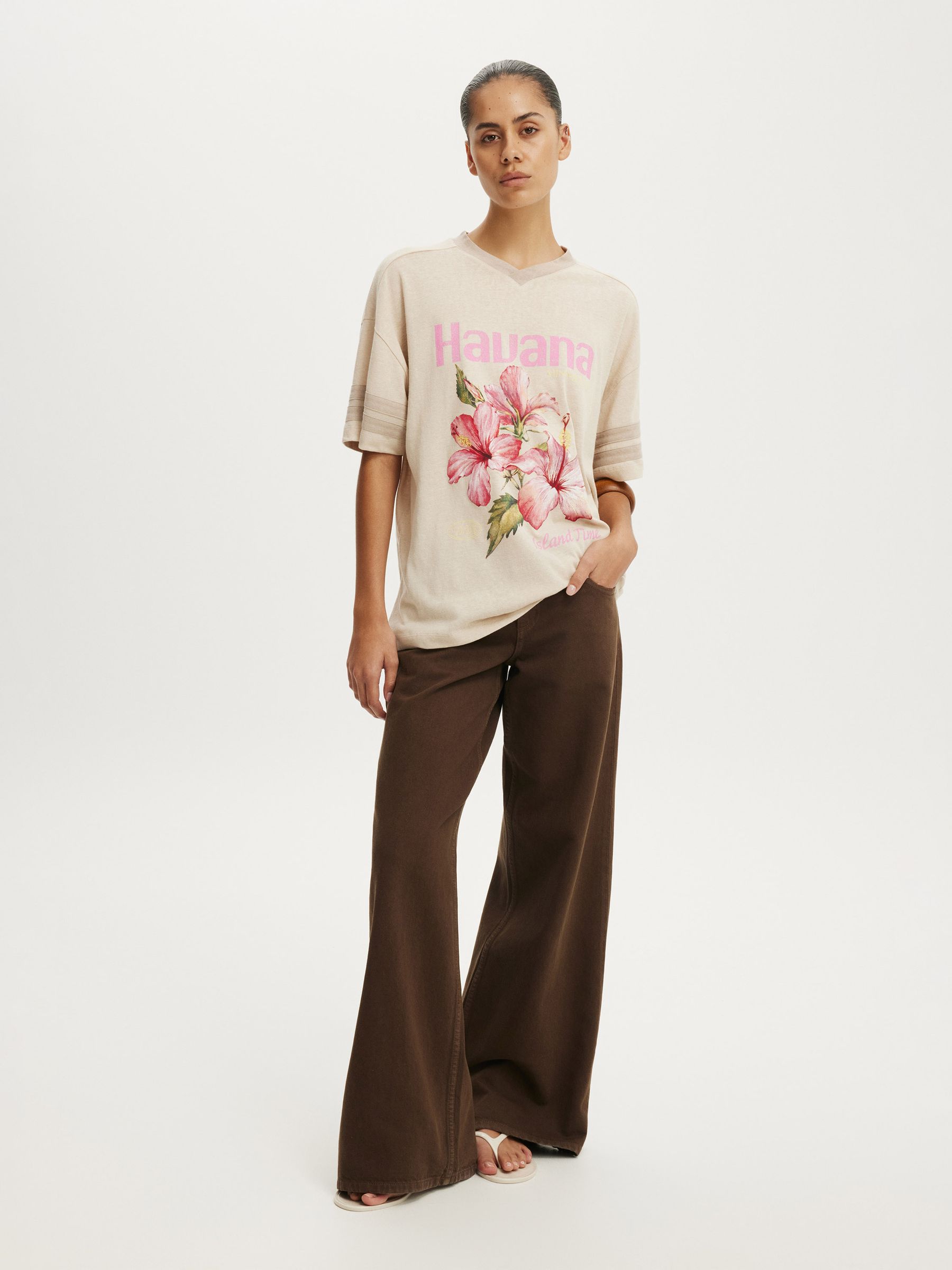  ENVIRONMENTAL グラフィックT M　five Buy Cotton On Natural V-Neck Vacay Graphic T-Shirt from Next USA
