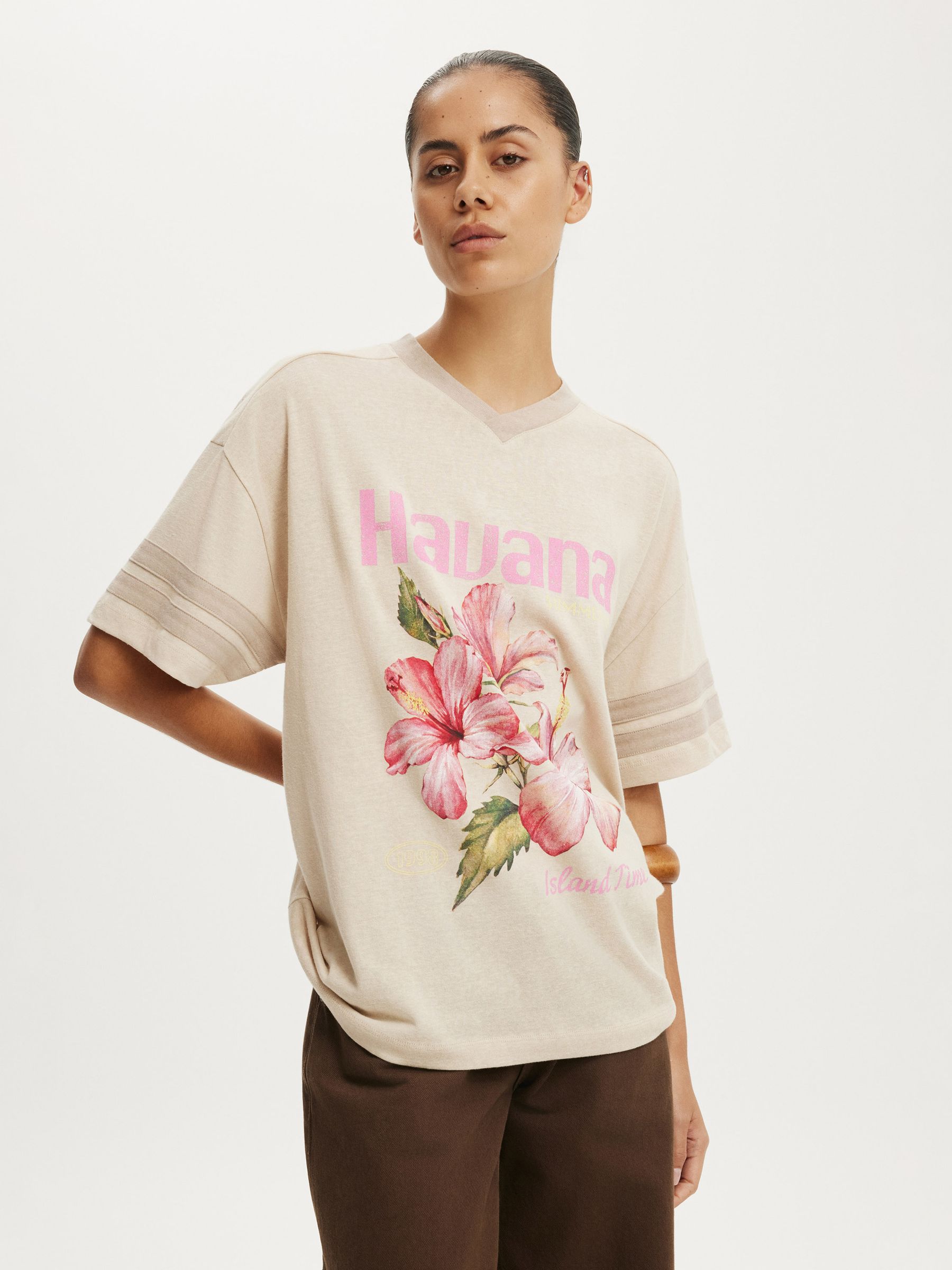  ENVIRONMENTAL グラフィックT M　five Buy Cotton On Natural V-Neck Vacay Graphic T-Shirt from Next USA