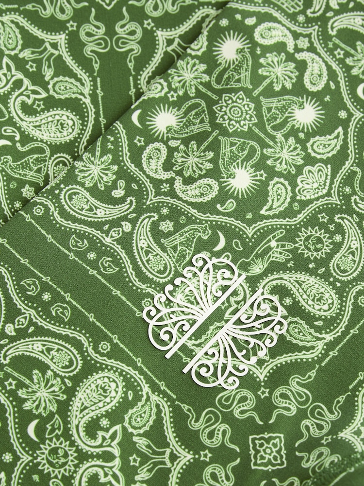 Bandana-Muster, Grün - Never Fully Dressed Sport-Leggings - Bild 1 von 5 Bandana-Muster, Grün - Never Fully Dressed Sport-Leggings - Bild 1 von 5
