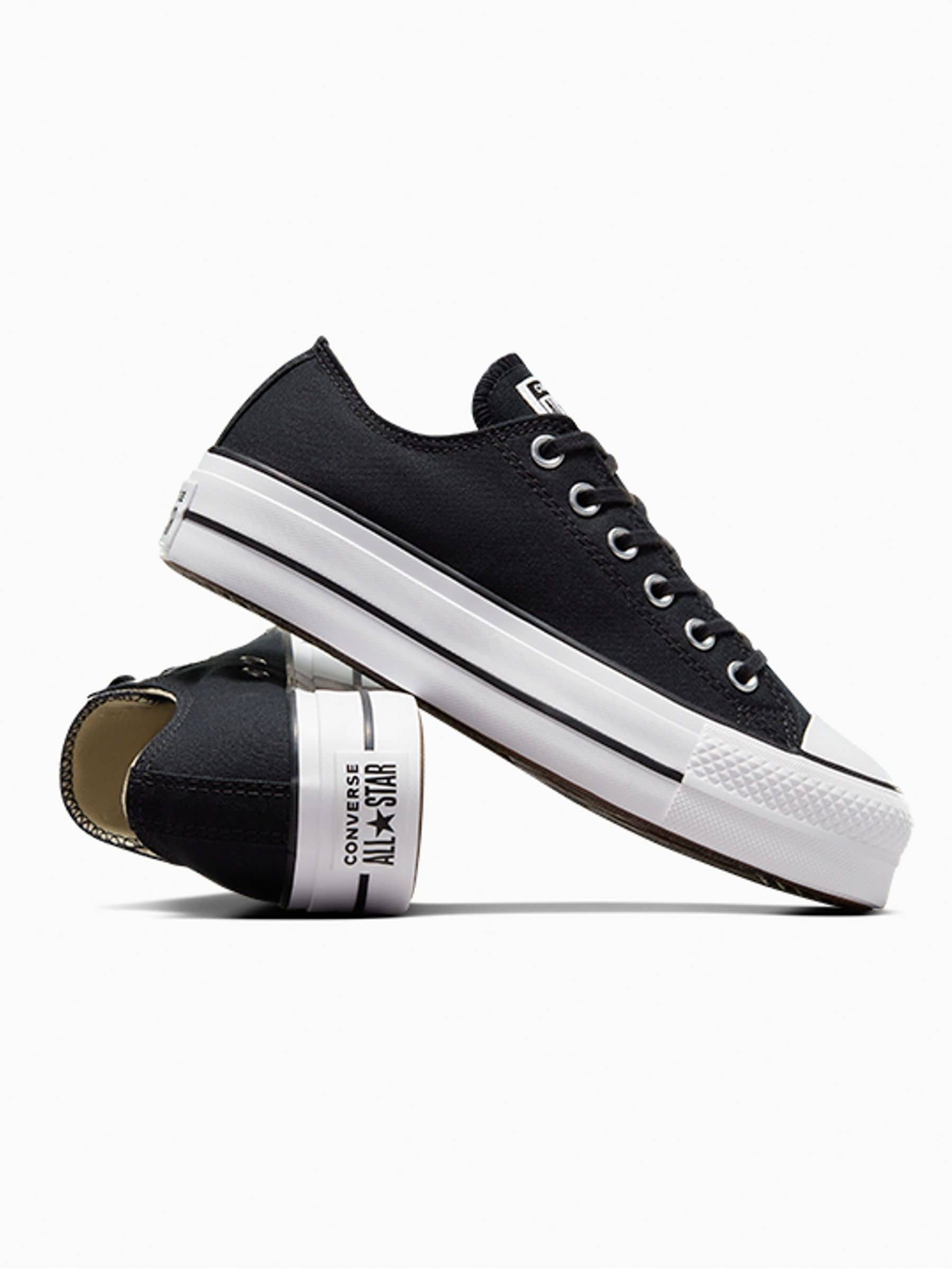 Low cut black and white converse shop