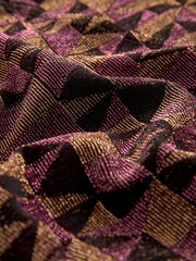 Rosa mit geometrischem Muster - Langärmelige Jacquard-Wickelbluse mit Glanzeffekt - Bild 5 von 6