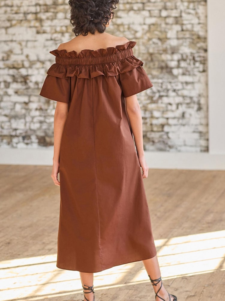 Schokoladenbraun - Popeline-Midikleid mit Carmenausschnitt und Rüschen - Bild 2 von 4 Schokoladenbraun - Popeline-Midikleid mit Carmenausschnitt und Rüschen - Bild 2 von 4