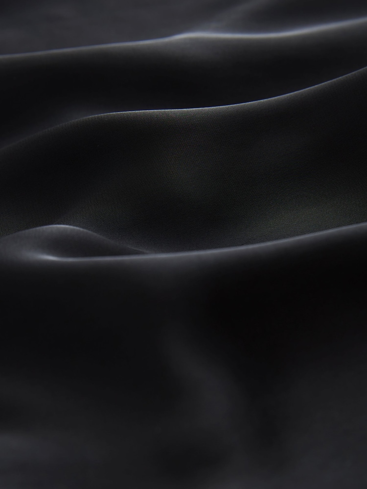 Schwarz - Trägertop mit Spitzenbesatz - Bild 7 von 7 Schwarz - Trägertop mit Spitzenbesatz - Bild 7 von 7