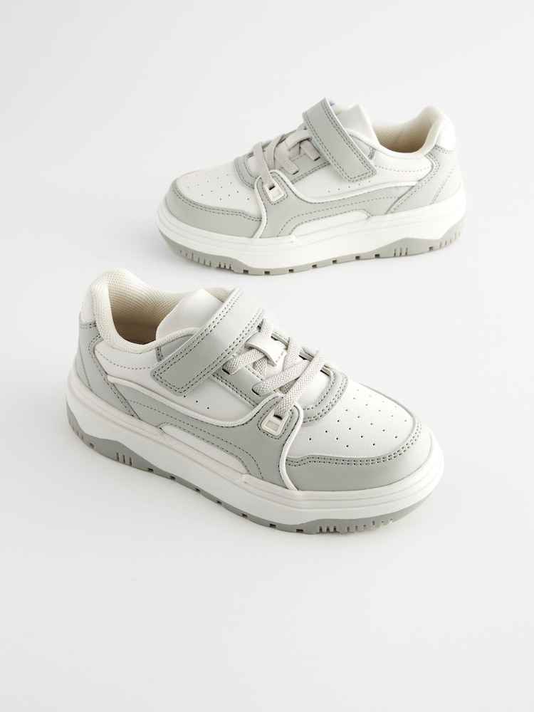 Weiß/Grau - Elastischer Sportschuh mit Schnürung - Bild 1 von 6 Weiß/Grau - Elastischer Sportschuh mit Schnürung - Bild 1 von 6