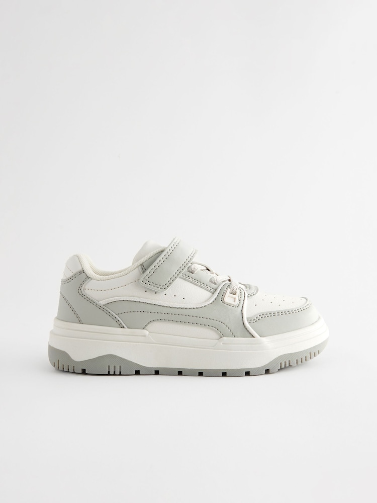 Weiß/Grau - Elastischer Sportschuh mit Schnürung - Bild 2 von 6 Weiß/Grau - Elastischer Sportschuh mit Schnürung - Bild 2 von 6