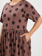 Yours Curve Brown Throw On Spot Dress - Image 4 of 6