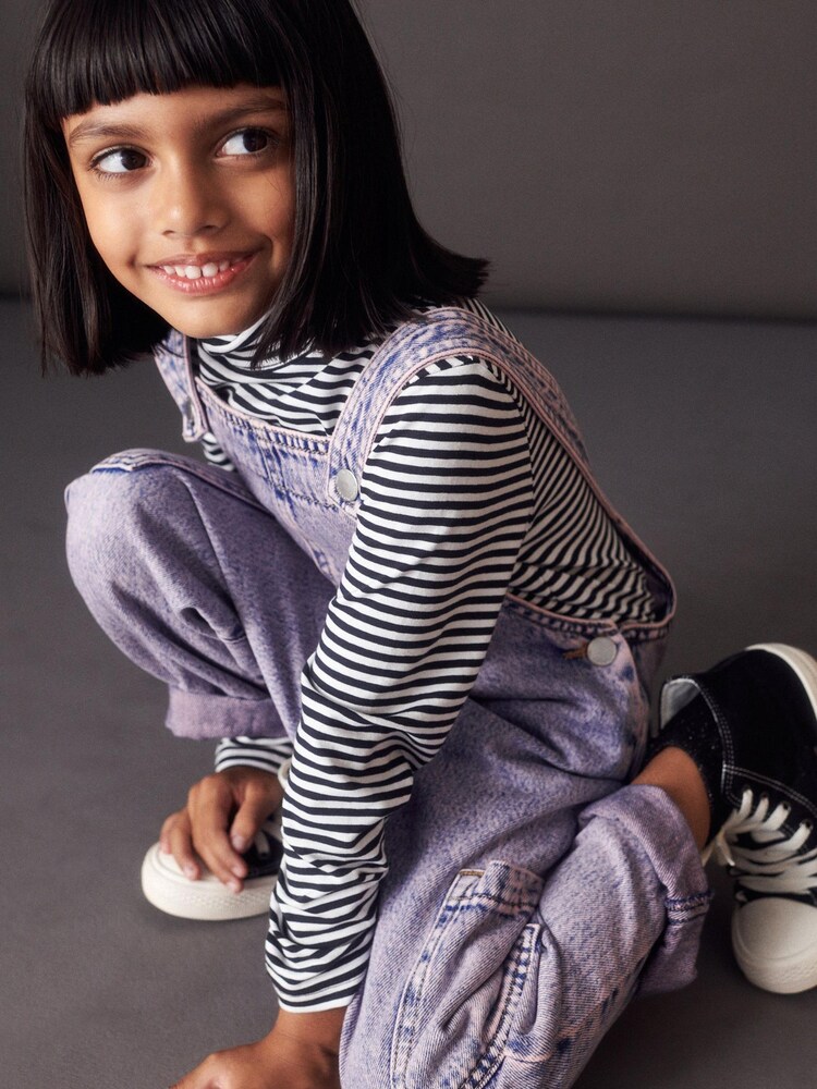 Flieder-Violett - Übergefärbte Latzhose (3–16 Jahre) - Bild 2 von 8 Flieder-Violett - Übergefärbte Latzhose (3–16 Jahre) - Bild 2 von 8