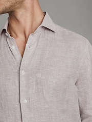 Reiss Oatmeal Puppytooth Ruban Linen Button-Through Shirt - Image 4 of 6