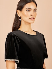Yumi Velvet Dress With Embellished Sleeves - תמונה 4 מתוך 5