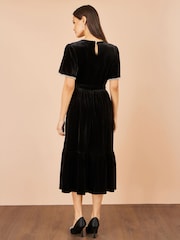 Yumi Velvet Dress With Embellished Sleeves - תמונה 5 מתוך 5