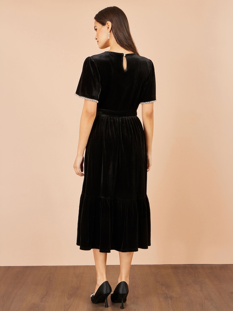 Yumi Velvet Dress With Embellished Sleeves - תמונה 5 מתוך 5 Yumi Velvet Dress With Embellished Sleeves - תמונה 5 מתוך 5