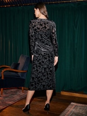 Yumi Black Burnout Velvet Midi Dress - Image 5 of 5