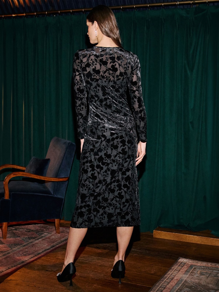 Yumi Black Burnout Velvet Midi Dress - Image 5 of 5 Yumi Black Burnout Velvet Midi Dress - Image 5 of 5