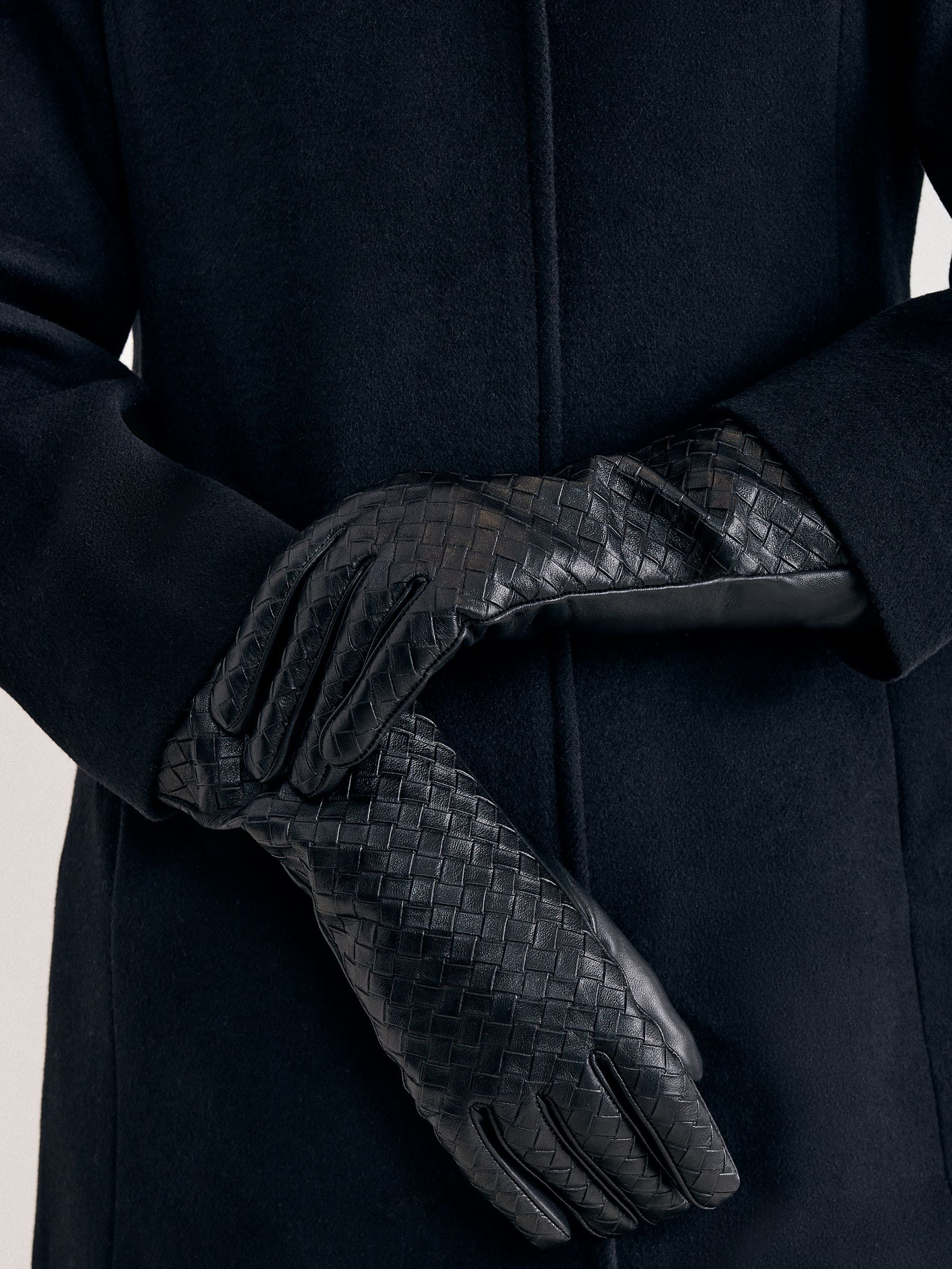 Phase Eight Women's Black Leather Gloves In Medium - Image 6