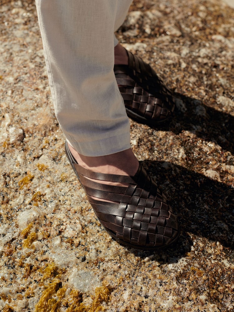 Braun - Pantoletten im Loafer-Stil aus Leder mit Webmuster - Bild 2 von 8 Braun - Pantoletten im Loafer-Stil aus Leder mit Webmuster - Bild 2 von 8