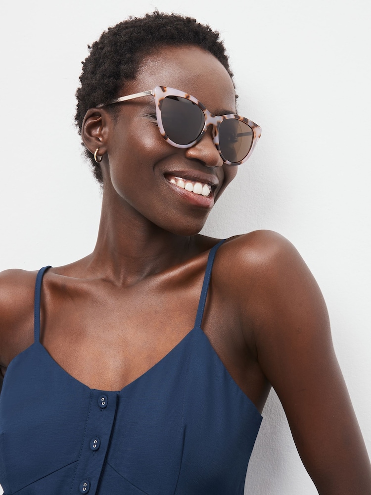 Tortoiseshell Brown Polarised Cat Eye Sunglasses - Image 1 of 7 Tortoiseshell Brown Polarised Cat Eye Sunglasses - Image 1 of 7