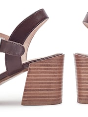 Moda in Pelle Brown Gerrie Leather Block Heel Fisherman Sandals - Image 3 of 4