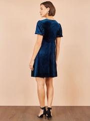 Vestido de terciopelo tipo skater con lazo de strass de Yumi - Imagen 5 de 5