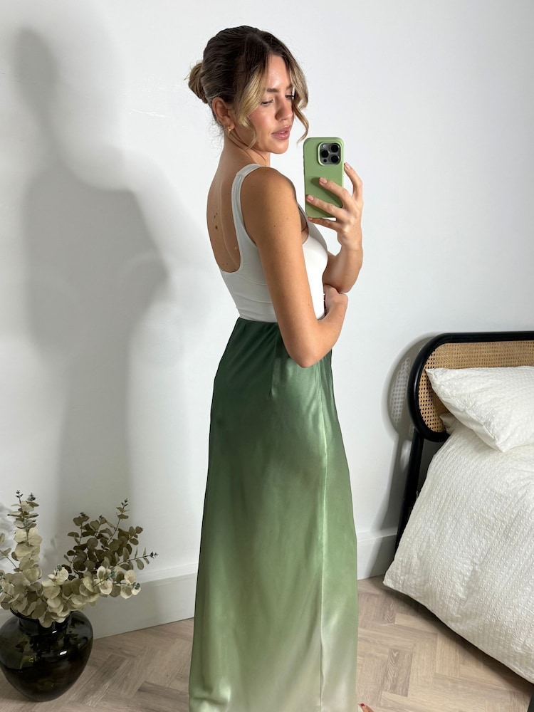 Style Cheat Green Evelyn Ombre Maxi Skirt - Image 3 of 4