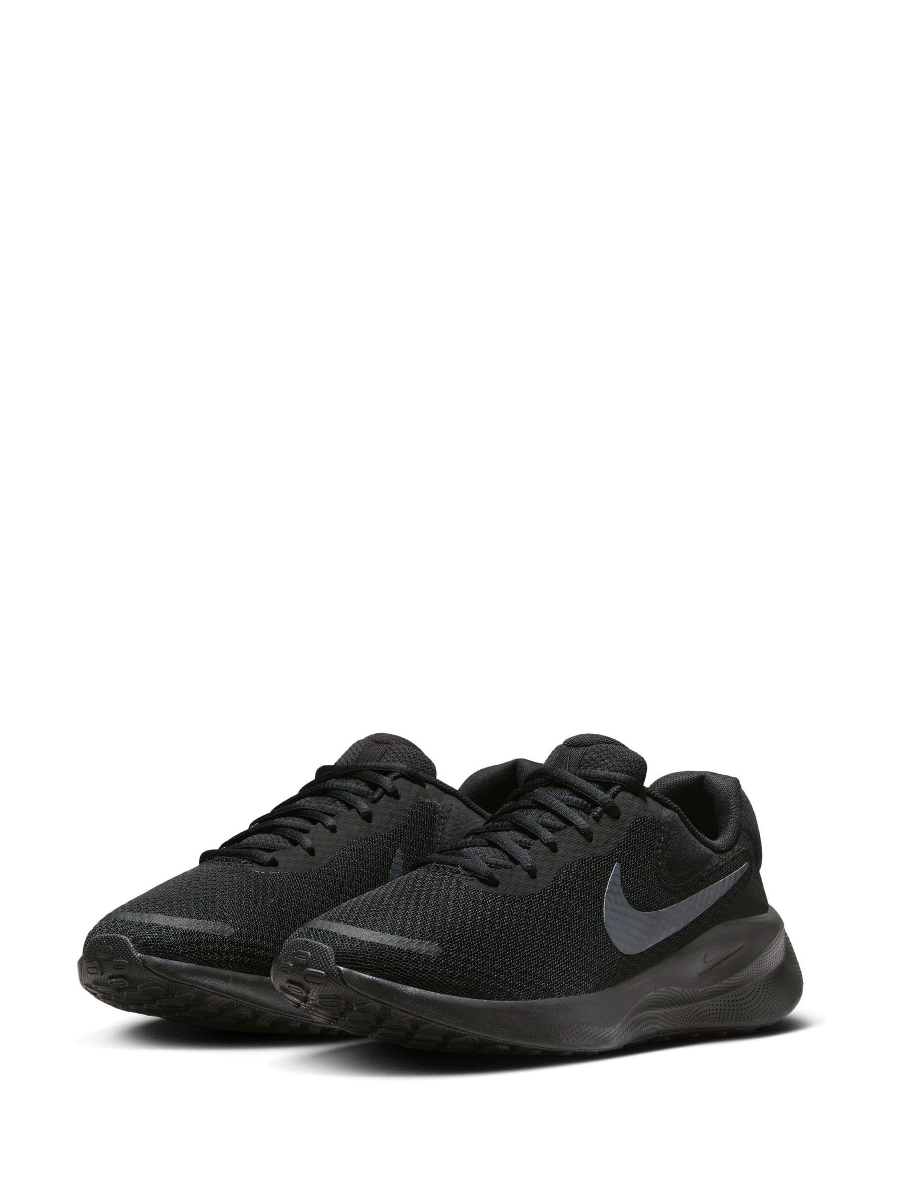 All black nike plus on sale