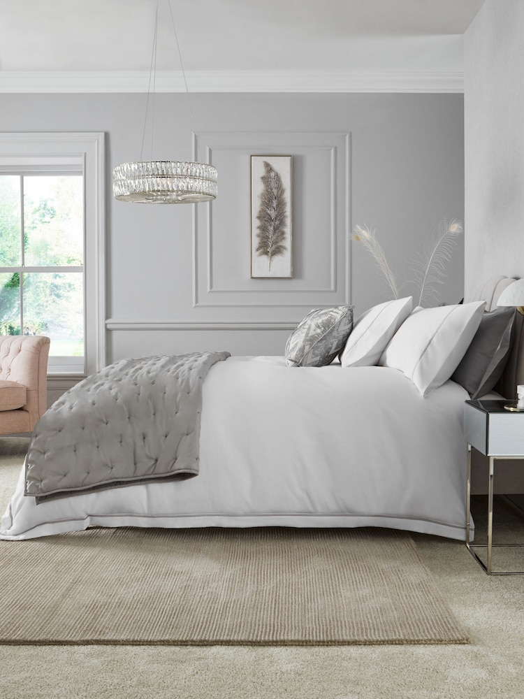 White/Silver Collection Luxe 600 Thread Count 100% Cotton Sateen Luxury Duvet Cover And Pillowcase Set - Image 1 of 4