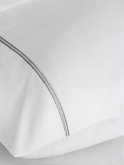 White/Silver Collection Luxe 600 Thread Count 100% Cotton Sateen Luxury Duvet Cover And Pillowcase Set - Image 2 of 4