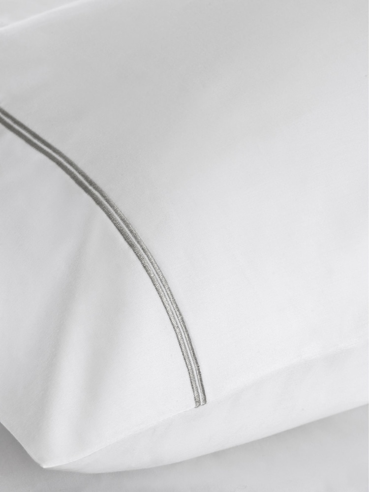 White/Silver Collection Luxe 600 Thread Count 100% Cotton Sateen Luxury Duvet Cover And Pillowcase Set - Image 2 of 4