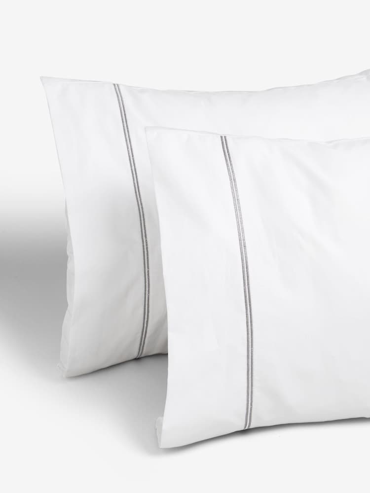 White/Silver Collection Luxe 600 Thread Count 100% Cotton Sateen Luxury Duvet Cover And Pillowcase Set - Image 4 of 4