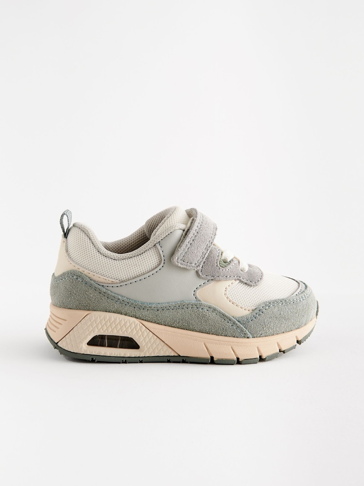 Grün/Weiß - Elastischer Sportschuh mit Schnürung - Bild 1 von 5 Grün/Weiß - Elastischer Sportschuh mit Schnürung - Bild 1 von 5