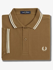 Песок/белый/светло-бежевый - Рубашка поло с контрастной отделкой Fred Perry - Image 7 of 8