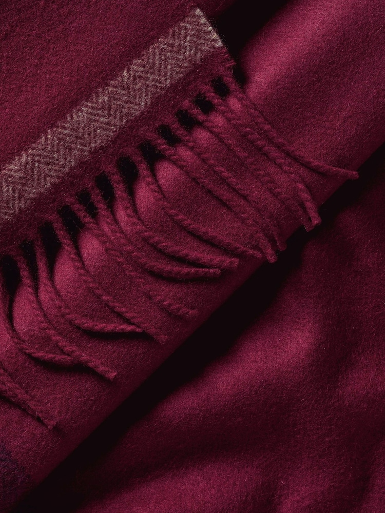 Charles Tyrwhitt Red Herringbone Cashmere Scarf - Image 3 of 3 Charles Tyrwhitt Red Herringbone Cashmere Scarf - Image 3 of 3