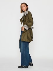 Chaqueta encerada con cinturón de Anthropologie - Imagen 3 de 5