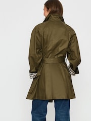Chaqueta encerada con cinturón de Anthropologie - Imagen 5 de 5