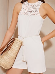 Creme - Lipsy Urlaubs-Shop Hybrid Racer Häkel-Overall - Bild 1 von 4